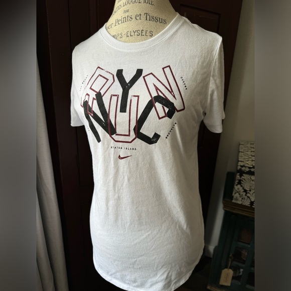 NWOT Nike NYC RUN Boroughs Large Athletic Cut Tee - Picture 4 of 13